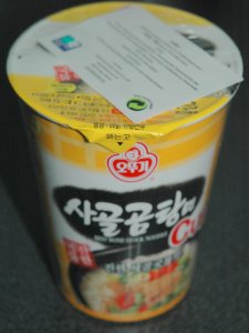 Ottogi Gomtang-Cup Beef Bone Stock Noodle